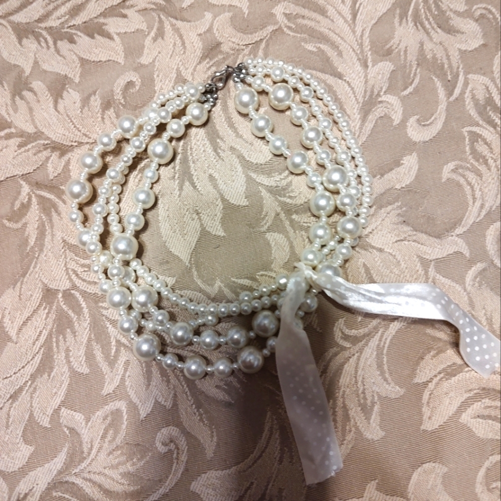 🩷🤍🩷 Luscious Vintage Multi-Strand Dimensional Pearl & Pink Ribbon Necklace - Picture 3 of 11